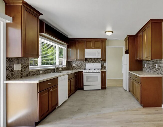Building Photo - Open House Saturday 3/30/24 From 11:30-12:...
