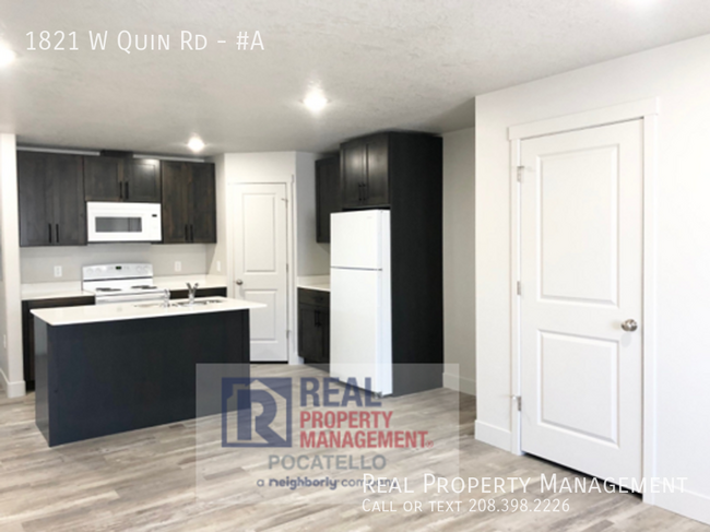 Building Photo - 3 Bedroom 1 Bath Apartment