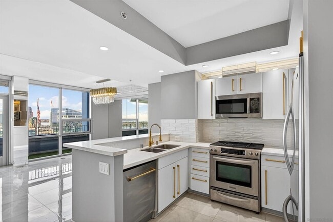 Building Photo - 321 Tenth Ave