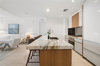 Building Photo - 2831 S Bayshore Dr