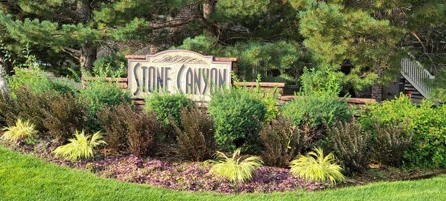 Stone Canyon Condos - 18332 E Flora Dr