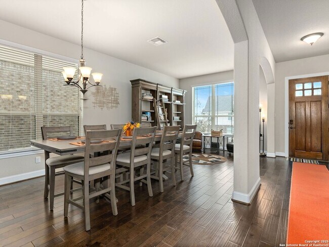 Building Photo - 1714 Kosmas Dr