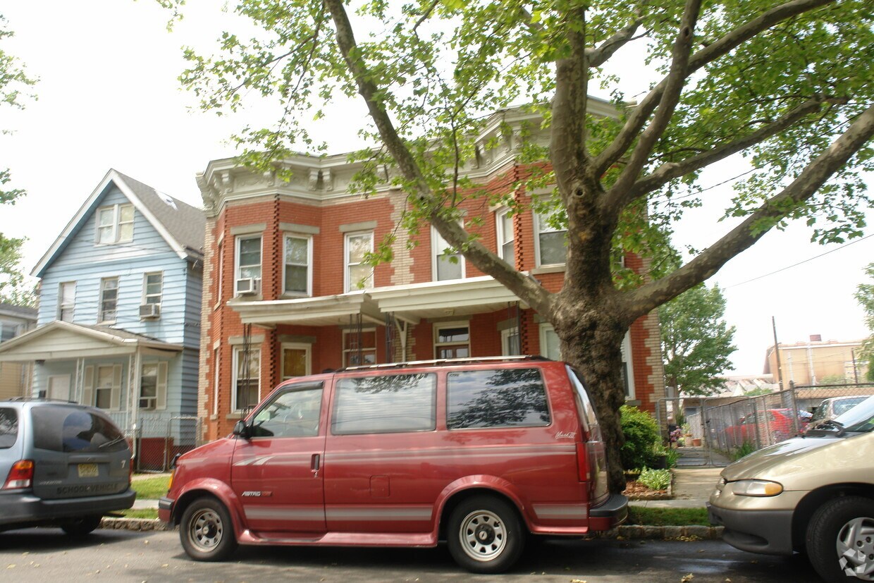 Building Photo - 107-109 1st St