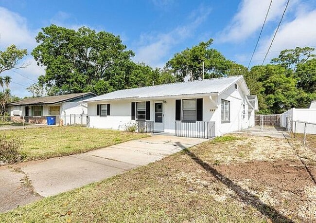 Building Photo - 405 Adele St