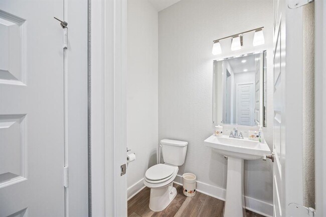 Foto del edificio - 8915 Square View Ln