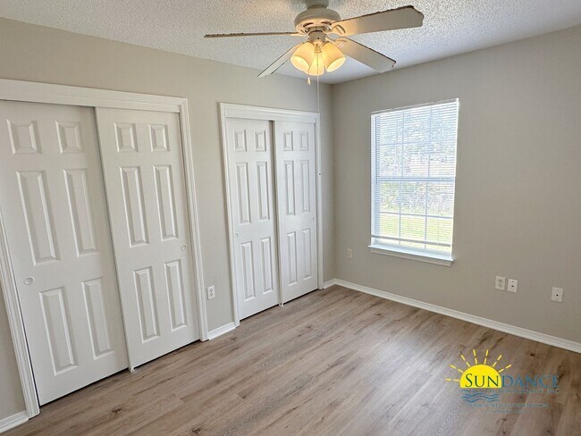 Building Photo - Cozy 2-Bedroom Duplex in Navarre - Close t...