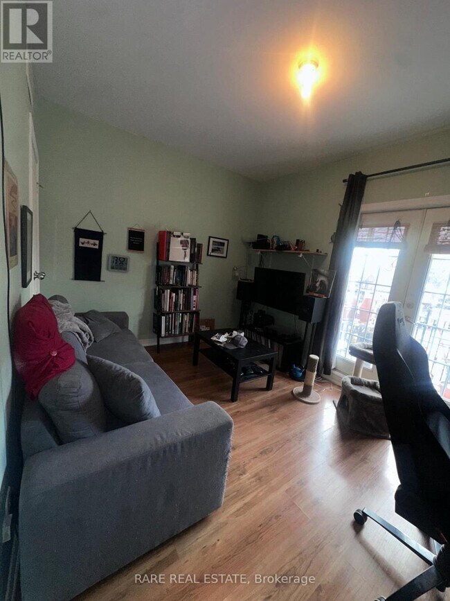 Photo du bâtiment - 200 Augusta Ave