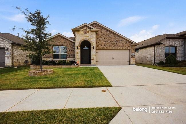 Building Photo - 1832 Chamaeleon Dr
