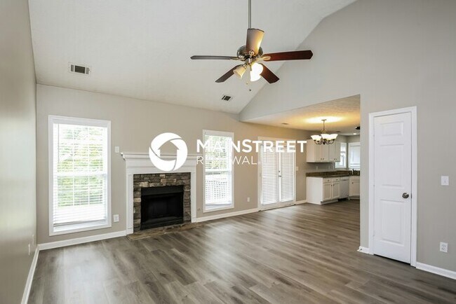 Foto del edificio - 4 Bedroom Pet-Friendly Home in Flowery Branch, GA with Main Street Renewal