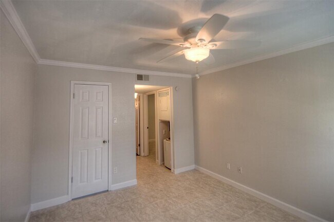 Building Photo - 845 Augusta Dr