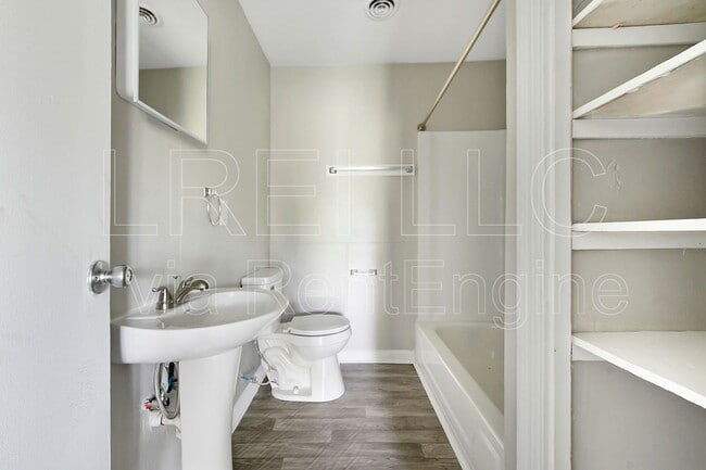 Foto del edificio - 5413 Distler Ln