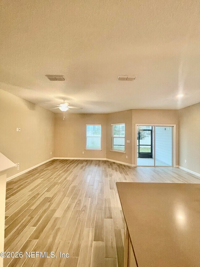 Foto del edificio - 12830 Josslyn Ln