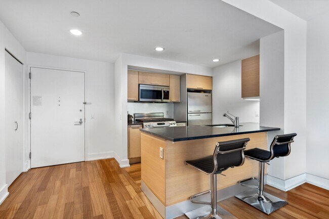 Building Photo - 350 W 42nd St