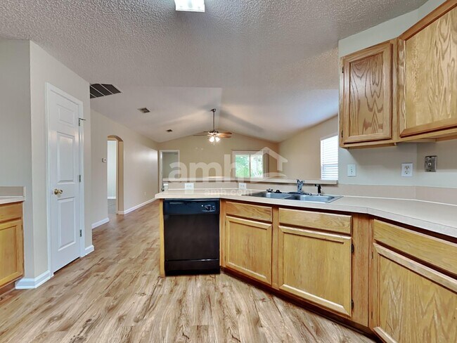Building Photo - 3127 Wavering Ln