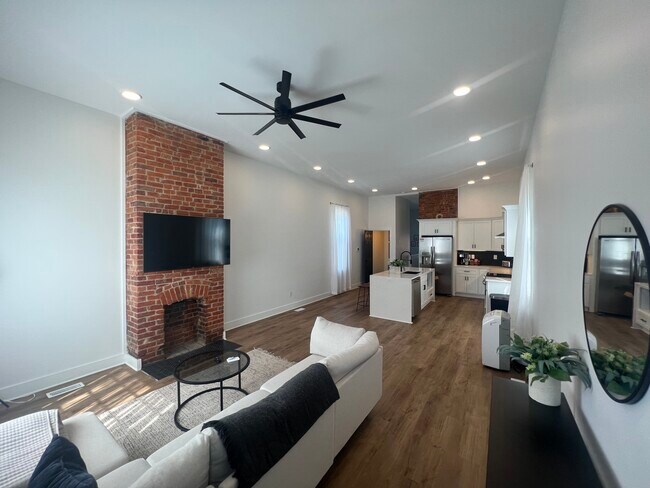 Building Photo - 604 Barret Ave