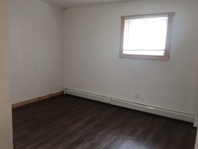 Foto del edificio - 4 Bed 2 Bath Duplex