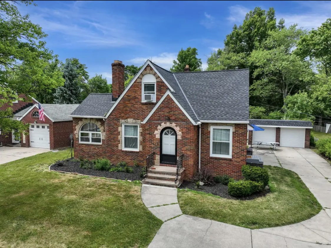 6913 E Pleasant Valley Rd, Independence, OH 44131 House Rental in