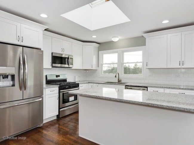 Building Photo - 4 bedroom in Homewood IL 60430