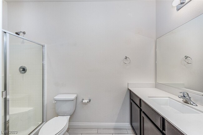 Foto del edificio - 817 Motherwell Ave