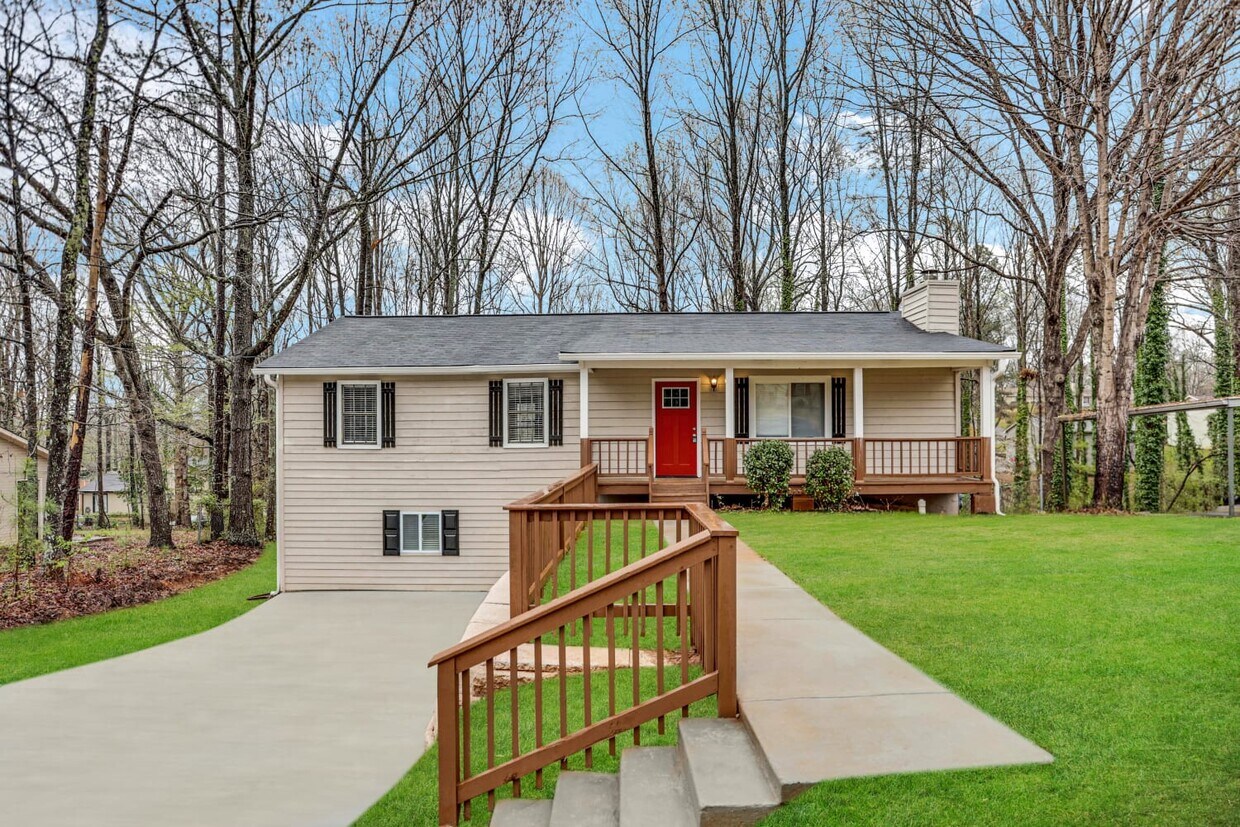 Primary Photo - 1790 Silver Leaf Ct Sw