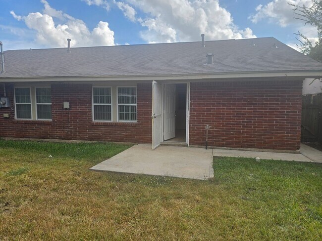 Building Photo - 4122 Beran Dr