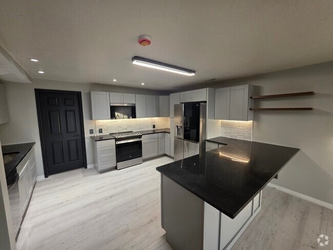 Building Photo - 5057 Ridgedale Dr