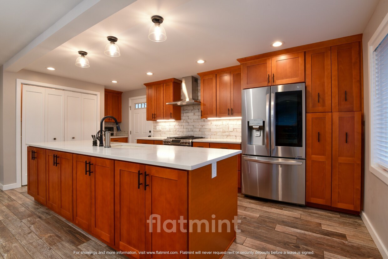 Photo - 8839 Densmore Ave N (Seattle, WA)