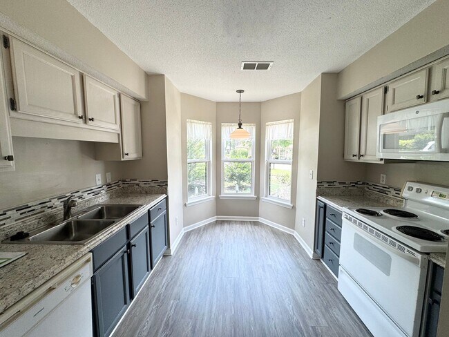 Foto del edificio - 109 Hickory Dr