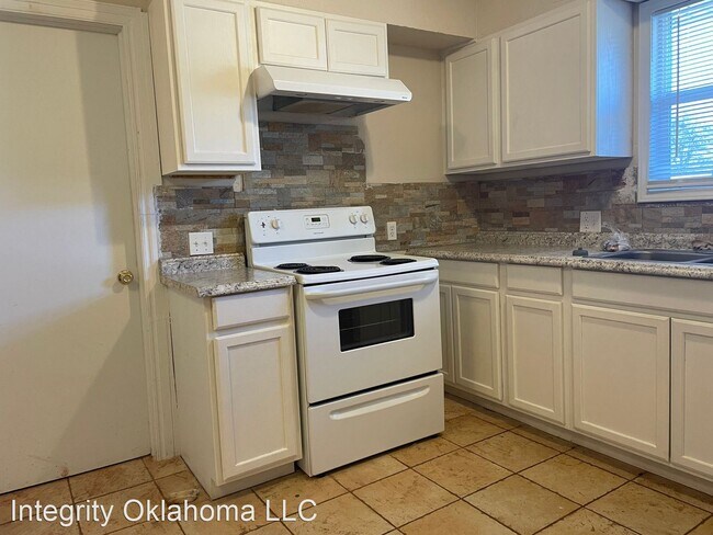 Building Photo - 3 br, 1.5 bath House - 702 S. Drexel St #1