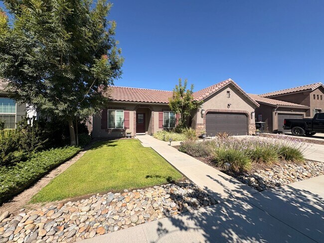 Foto del edificio - 3 bedroom, 2 bathroom home for rent in Southeast Visalia