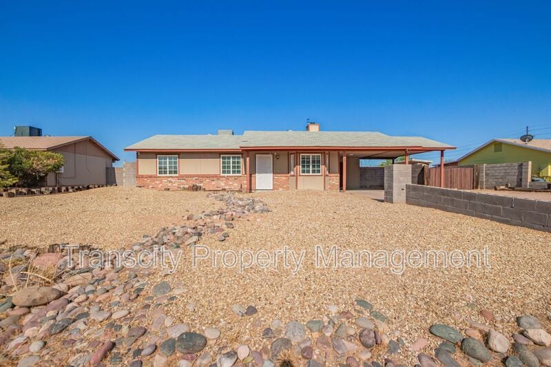 Primary Photo - 429 N Merrill Rd