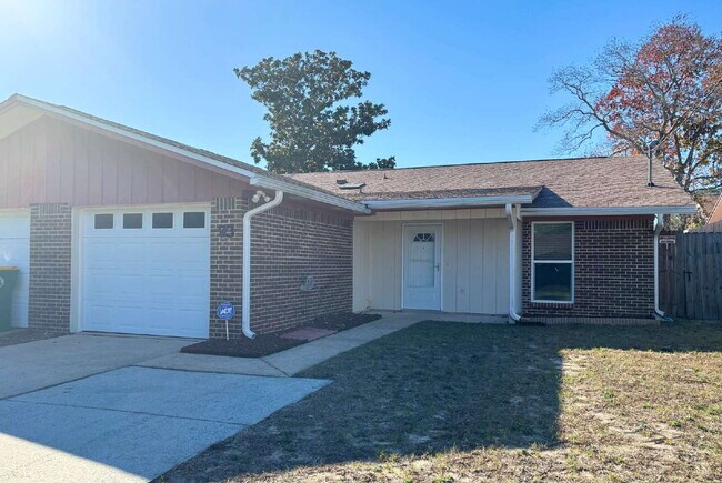 Building Photo - Just 2.5 miles from Eglin AFB!