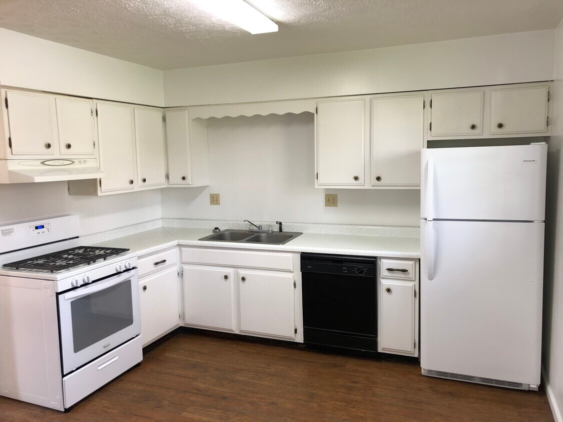 Primary Photo - 608 W Virginia Ave