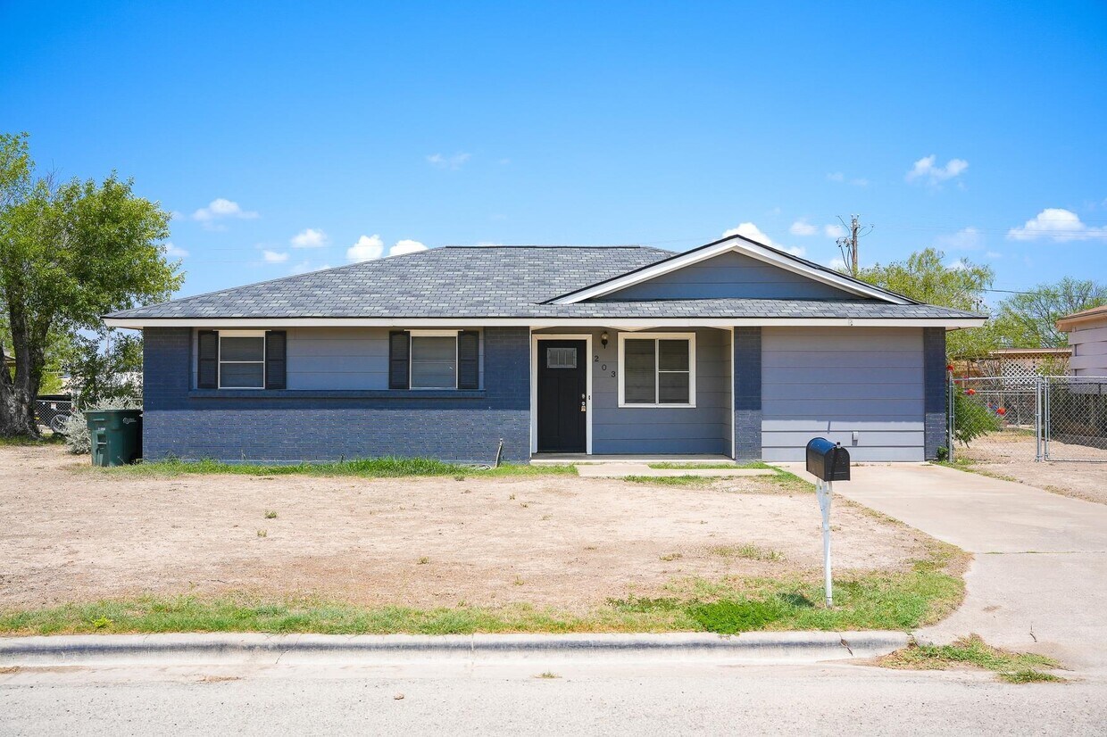 Primary Photo - 203 Arroyo Dr