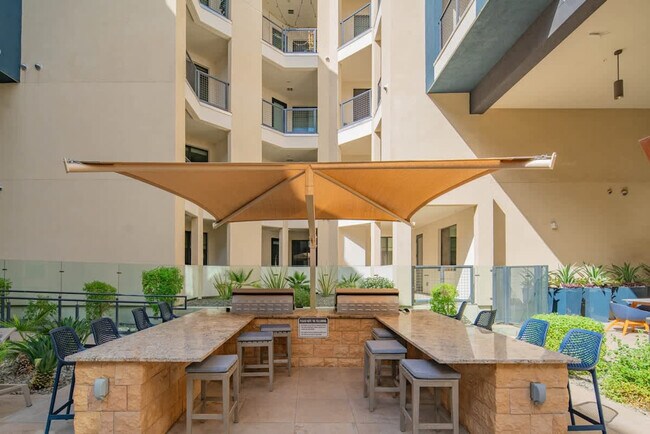 Foto del edificio - 15501 N Dial Blvd