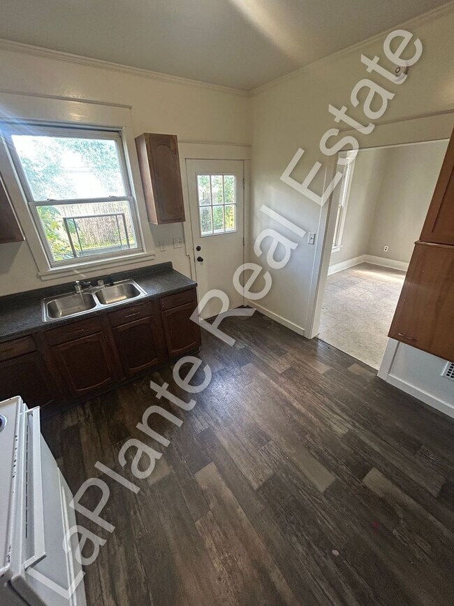 Foto del edificio - 3932 Burnham Ave