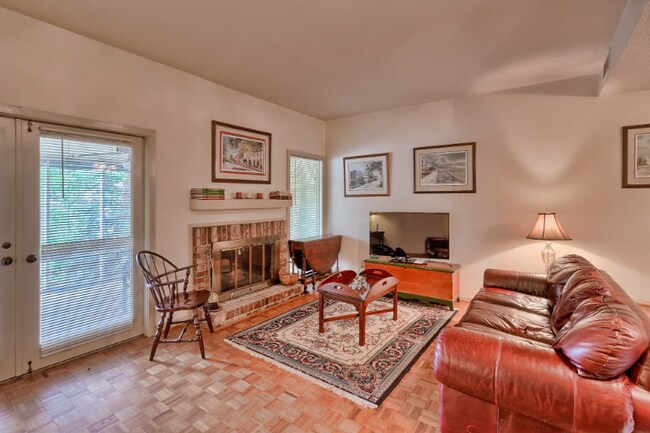 Foto del edificio - 11 Royalgate Dr