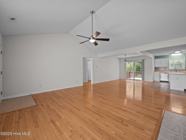 Building Photo - 305 Appaloosa Ct