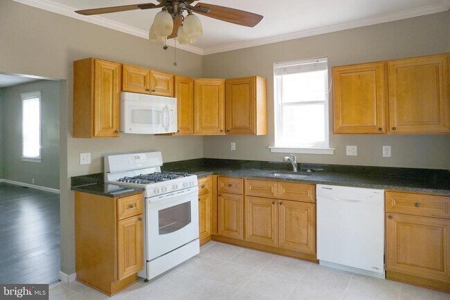 Building Photo - 5526 Selma Ave