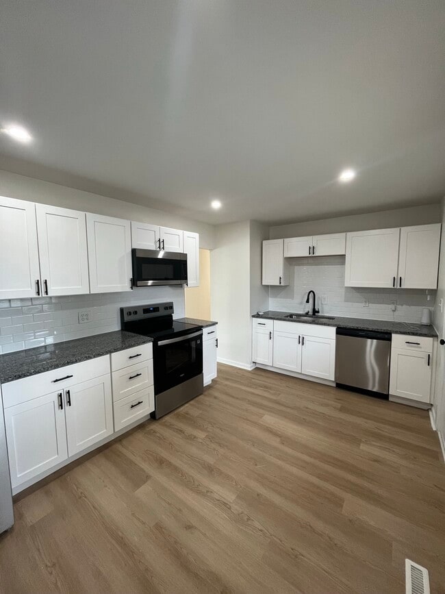 Building Photo - 2091 Penrose Dr