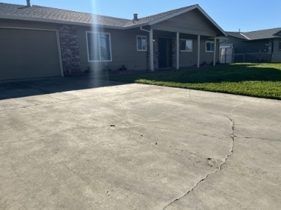 Building Photo - 1176 Robert Dr