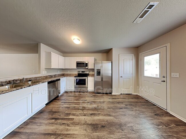 Foto del edificio - 10024 Valley Ridge Dr