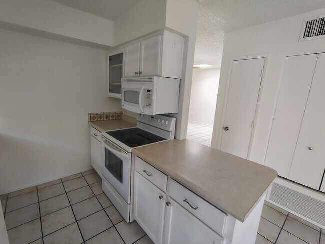 Foto del edificio - 5905 E Sun County Blvd