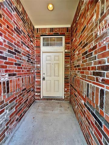 Building Photo - 620 Brookbank Dr