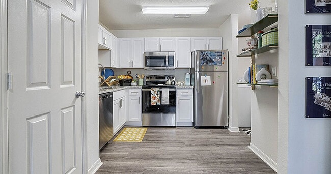 Model-Kitchen-01-On20-Gainesville-FL-6 - On20 Apartments