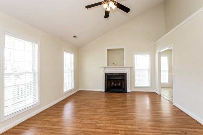 Building Photo - 2970 Deep Cove Dr NW
