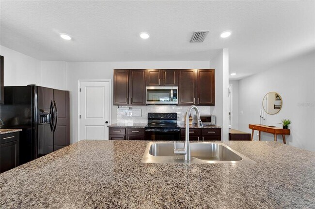 Foto del edificio - 11176 Leland Groves Dr