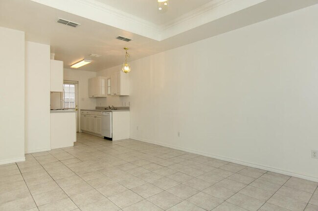 Building Photo - 418 Knickerbocker St