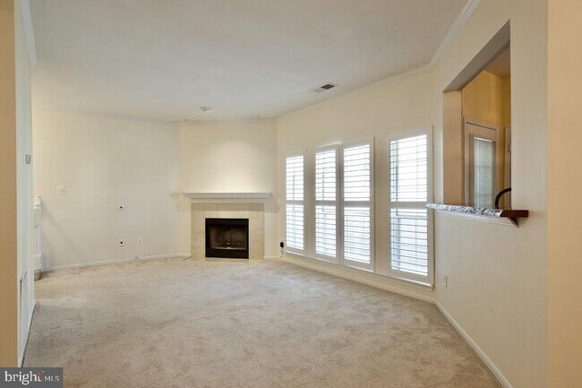 Building Photo - 664 Gateway Dr SE