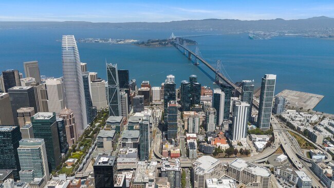 Building Photo - Large Updated SoMa Apartment!